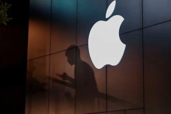 مسائل اپل انتها ندارد ، شکایت 2 کارمند درباره آزار و تبعیض
